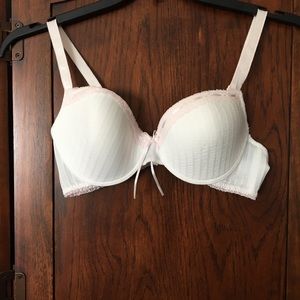 Triumph pink and white bra. Size 38C